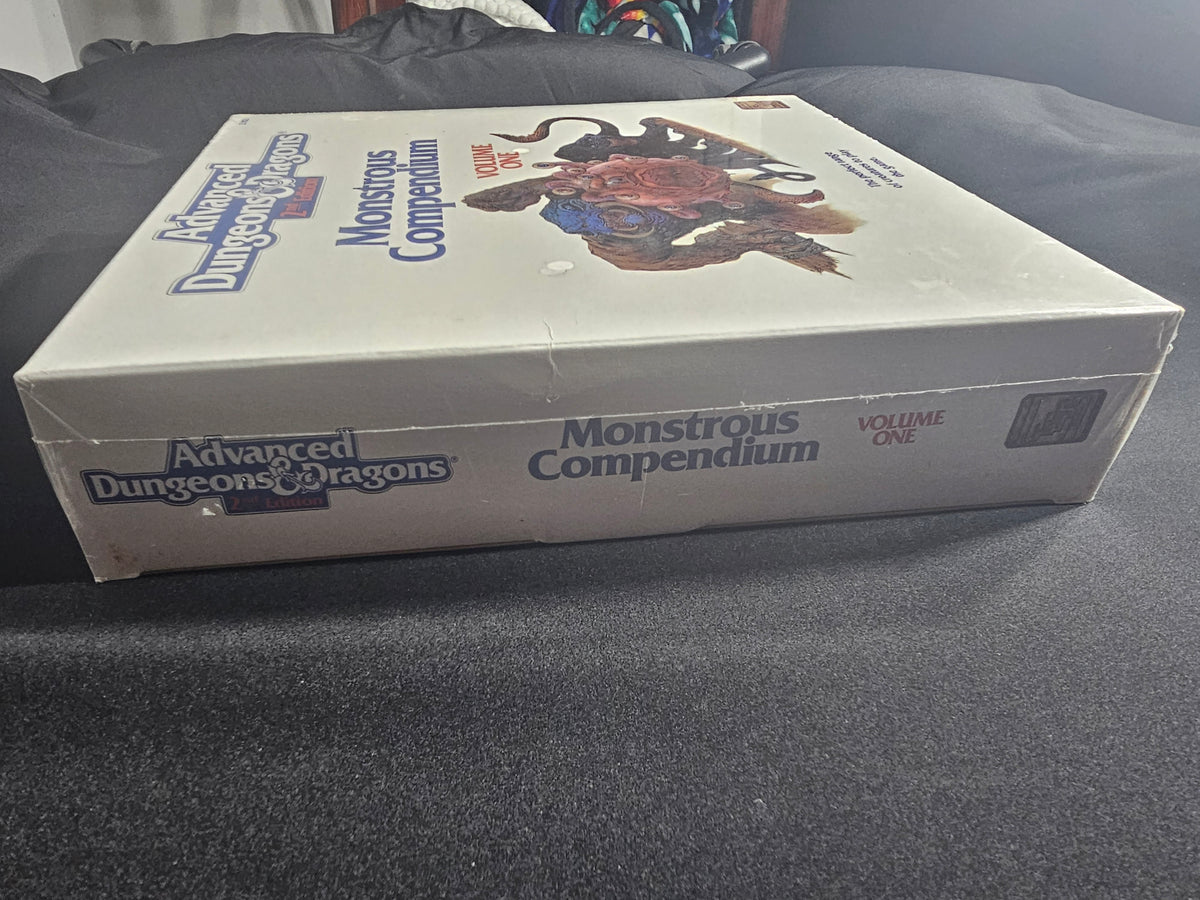 AD&D 2nd Edition Monstrous Compendium Volume One – 2nd Printing – SW