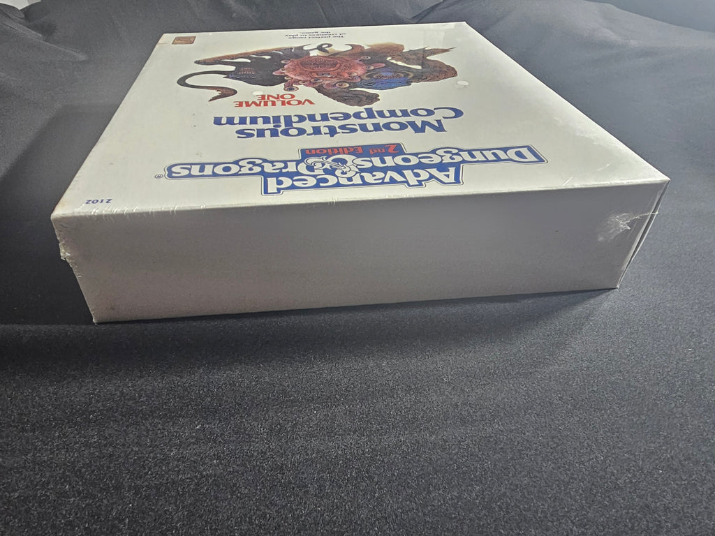 AD&D 2nd Edition Monstrous Compendium Volume One – 2nd Printing – SW
