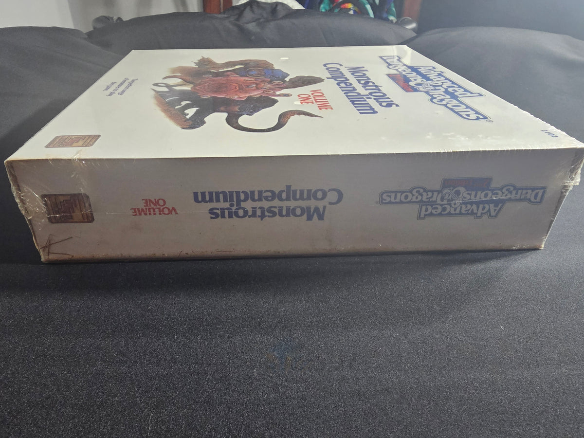 AD&D 2nd Edition Monstrous Compendium Volume One – 2nd Printing – SW