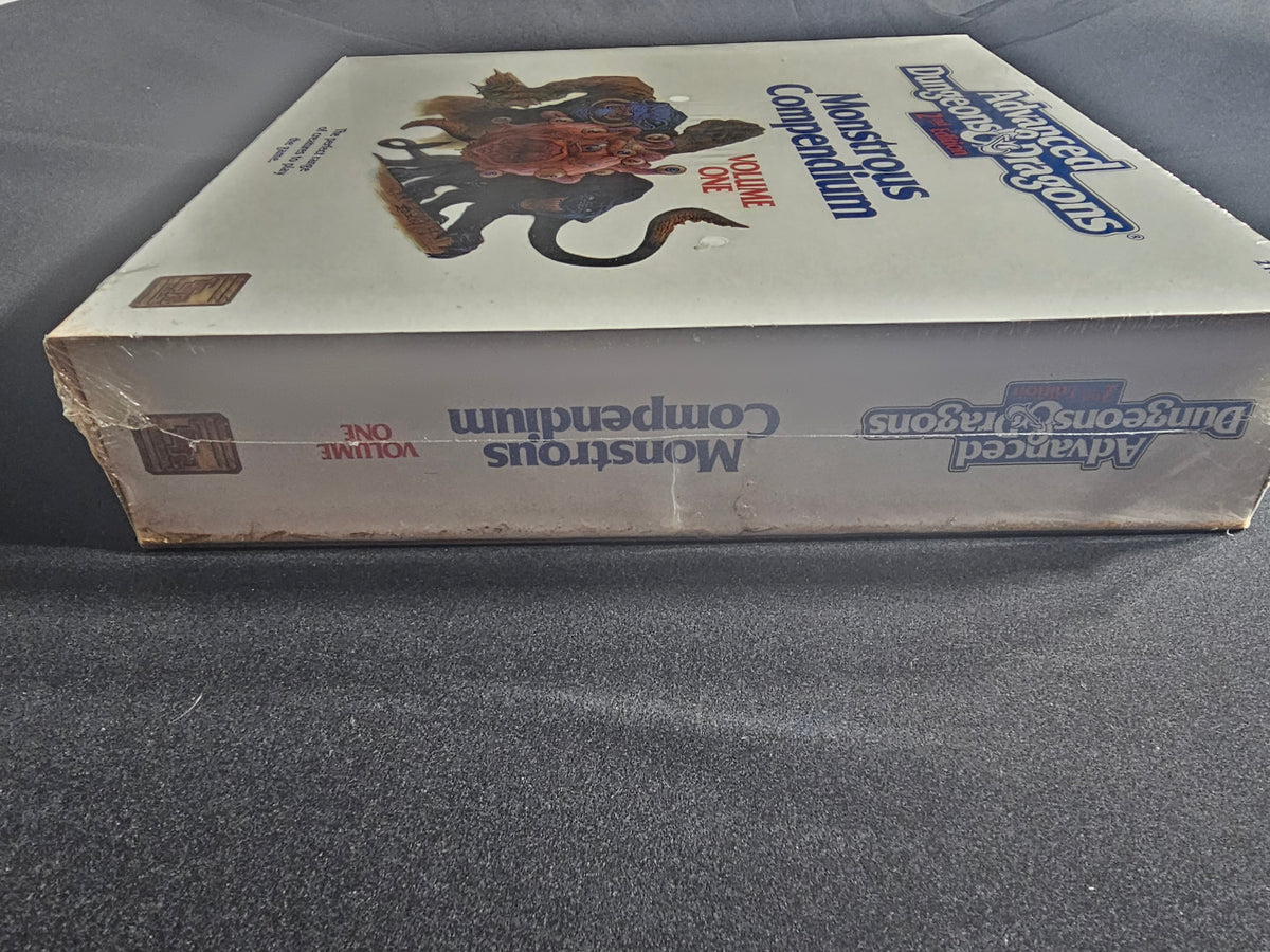 AD&D 2nd Edition Monstrous Compendium Volume One – 2nd Printing – SW